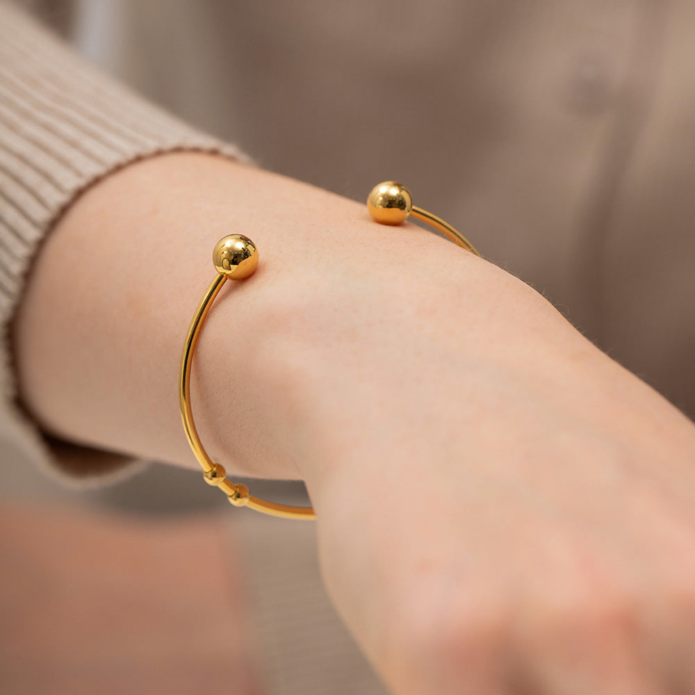 Elegant Gold Bangle - Minimalist Radiance