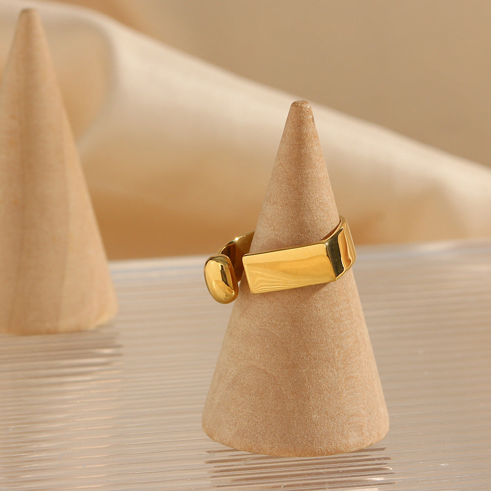 Luxe Cadenza Gold Band