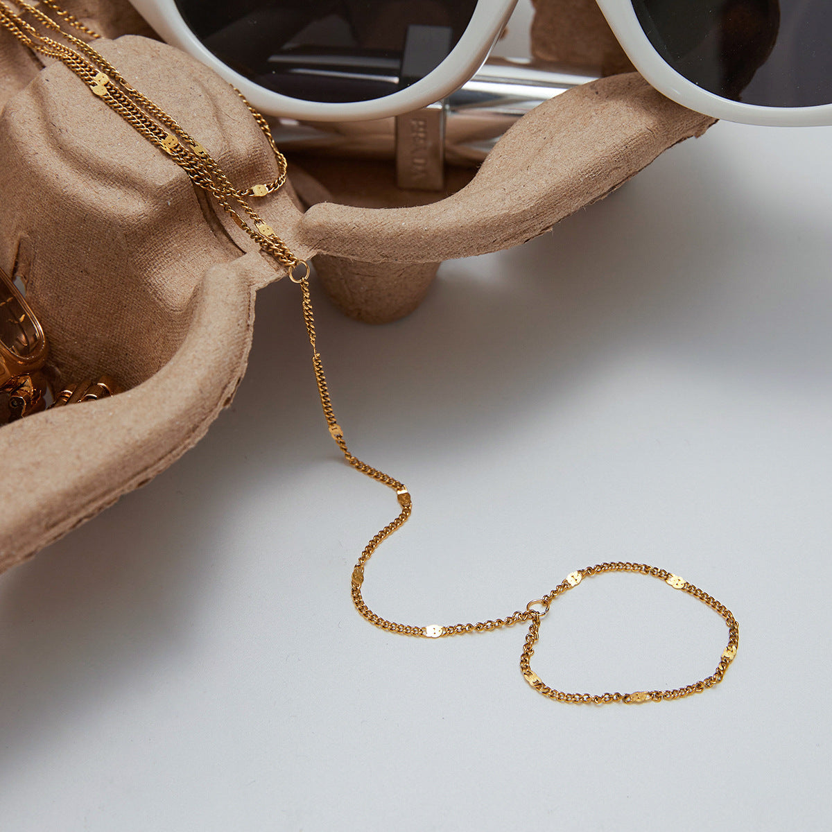 Mimi Shimmering Hand Chain