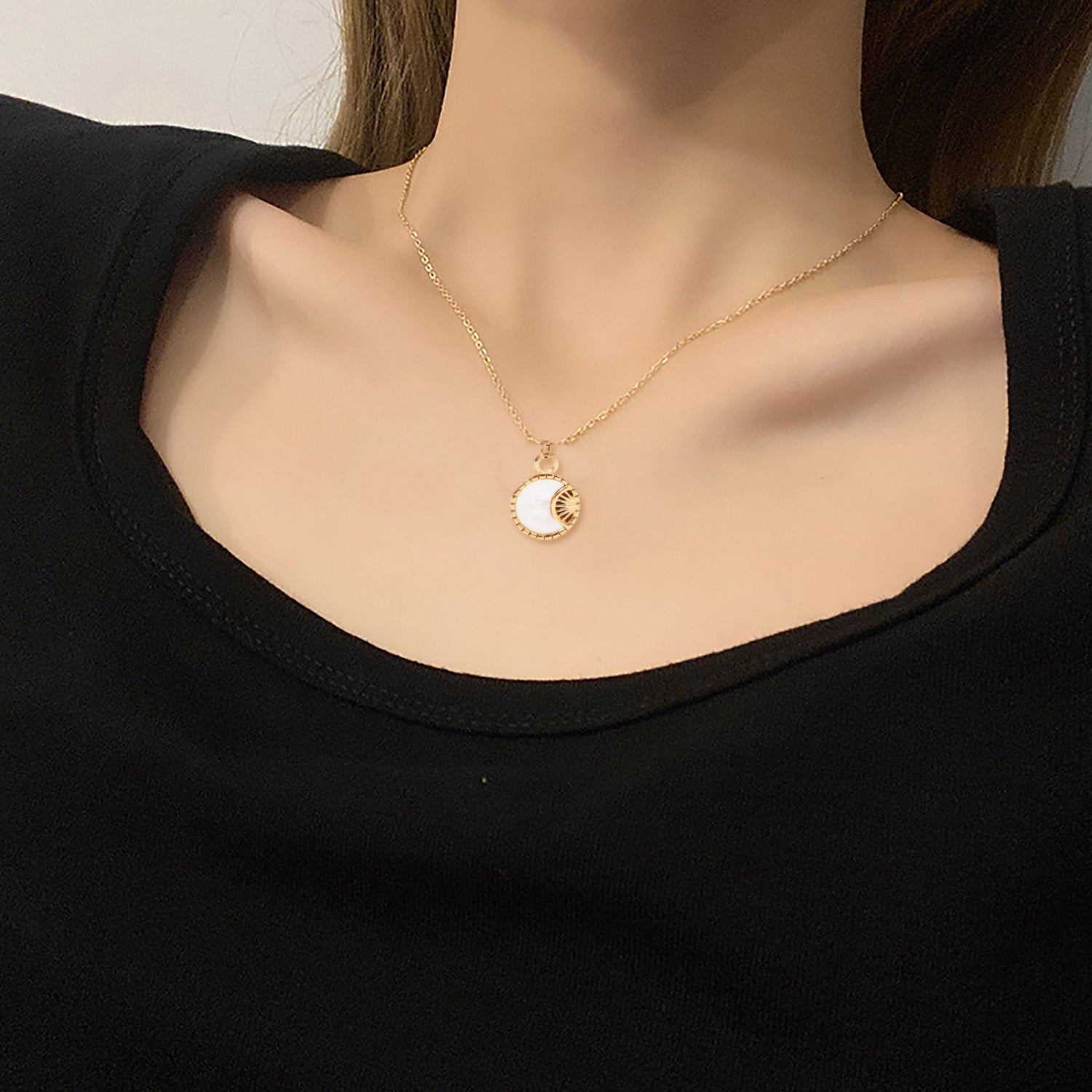 Geometric Pearl Radiance Necklace