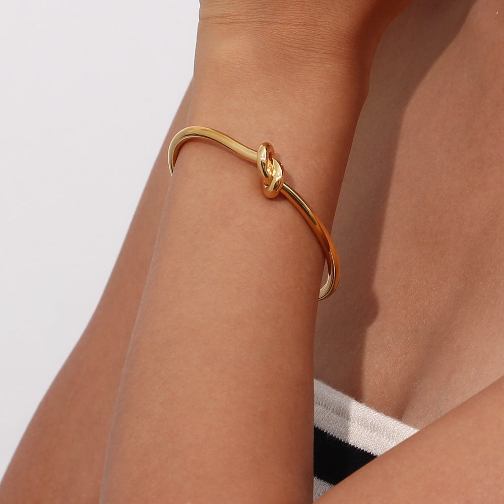 Luxe Gold Bangle - Elegant Statement Piece