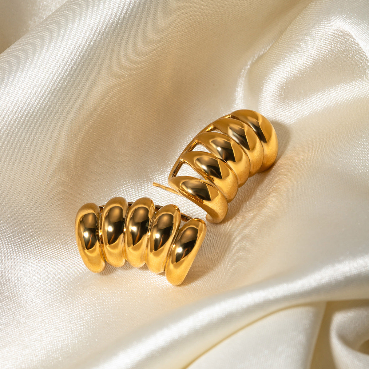 Aura Gold Huggies