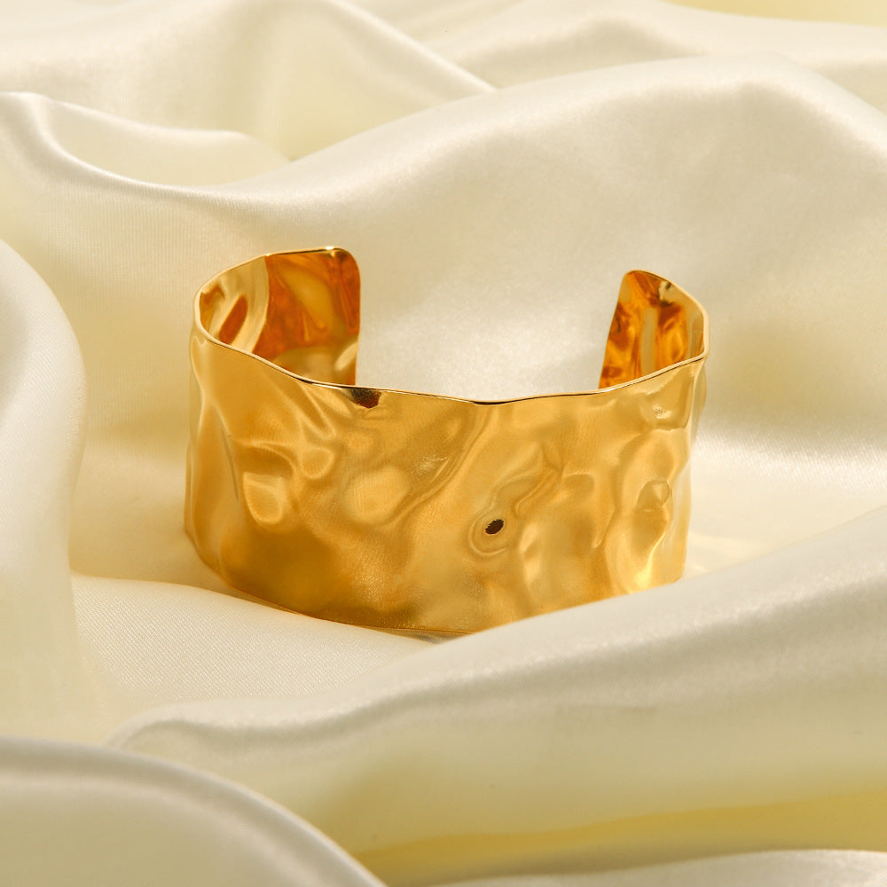 Radiant Intertwined Gold Bangle