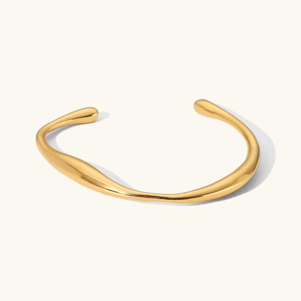 Elegant Gold Twisted Bangle