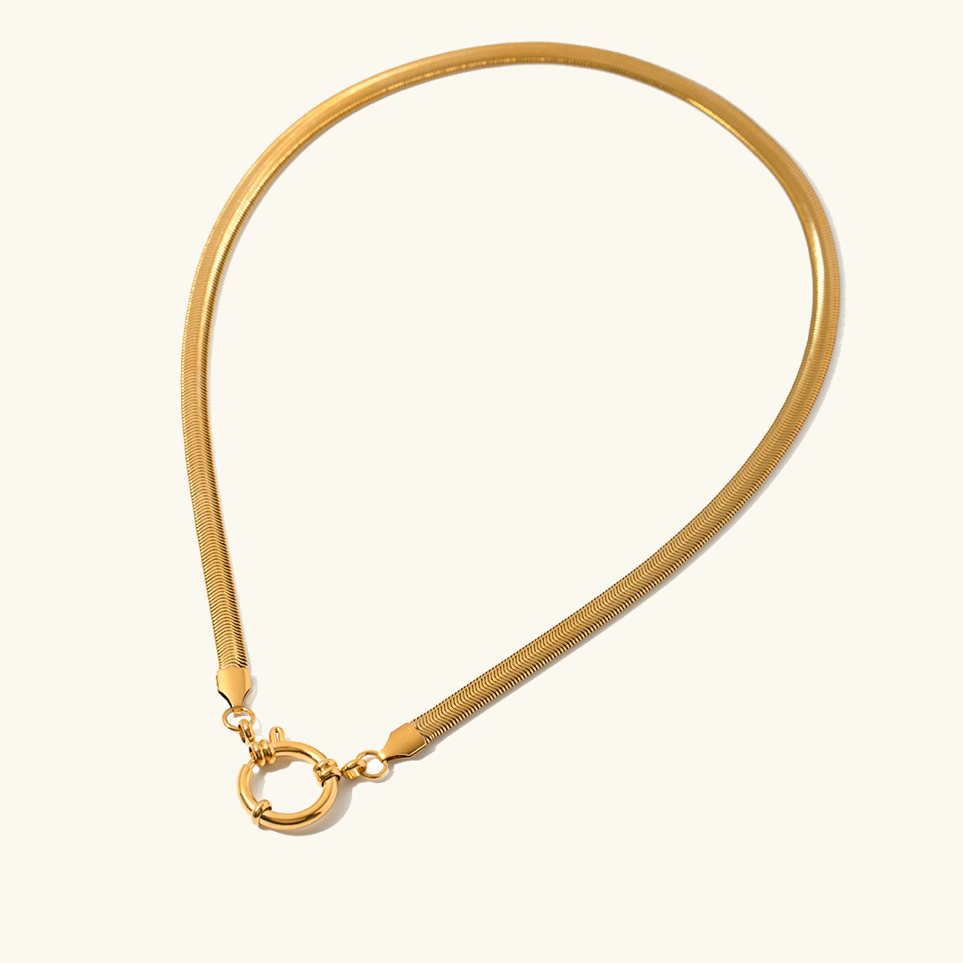 Elegant Gold Pendant Necklace