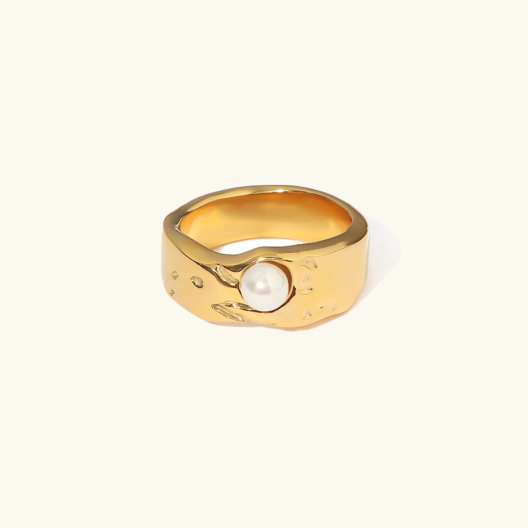 Lumi Pearl Ring