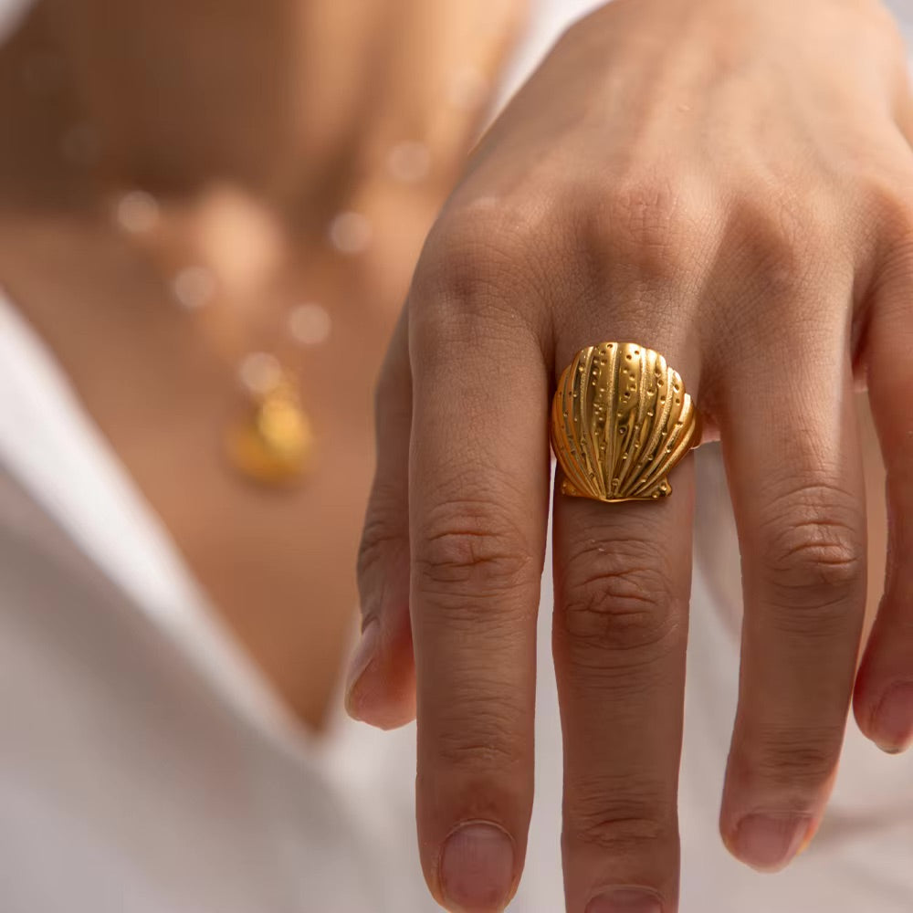 Golden Wave Seashell Ring