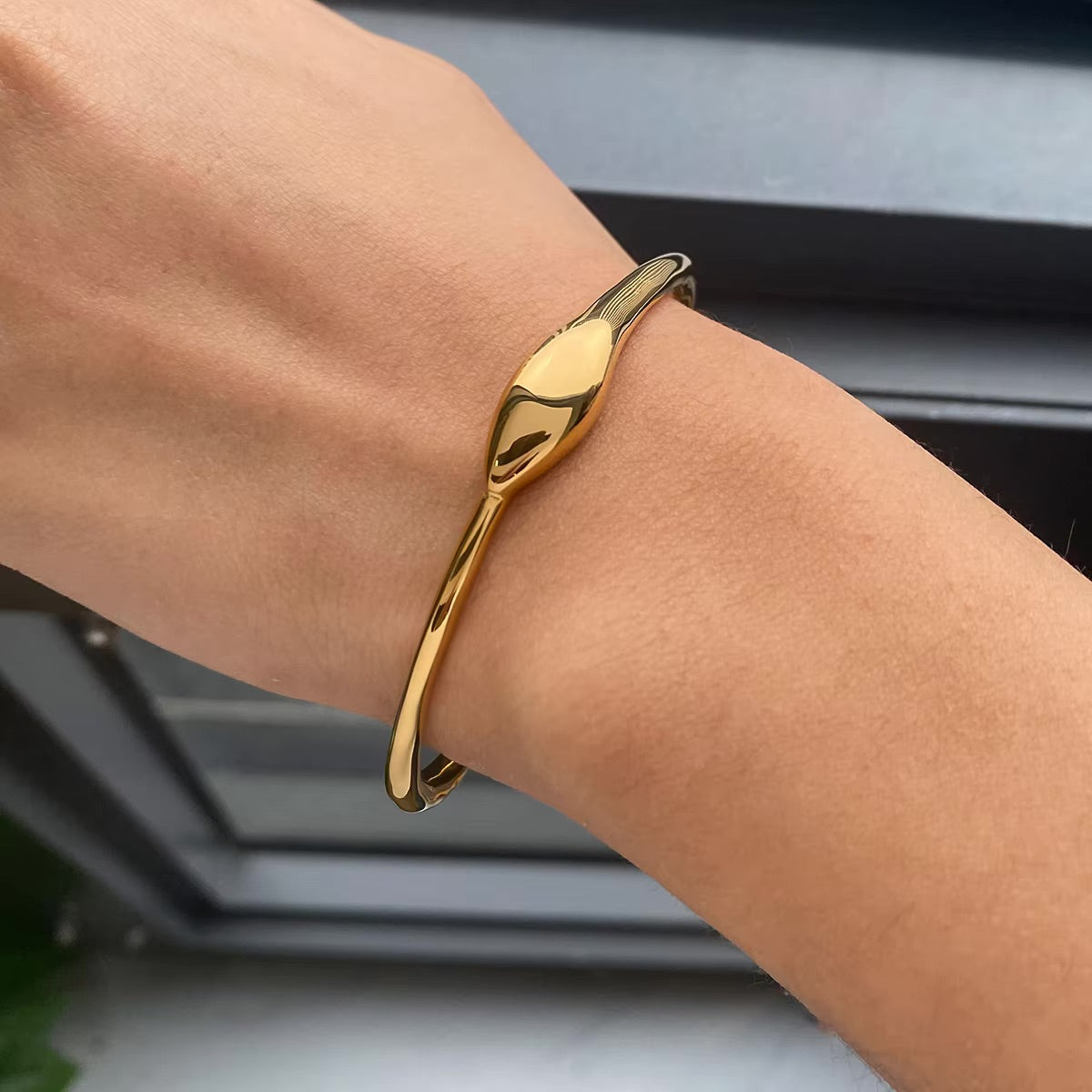 Elegance Gold Bangle