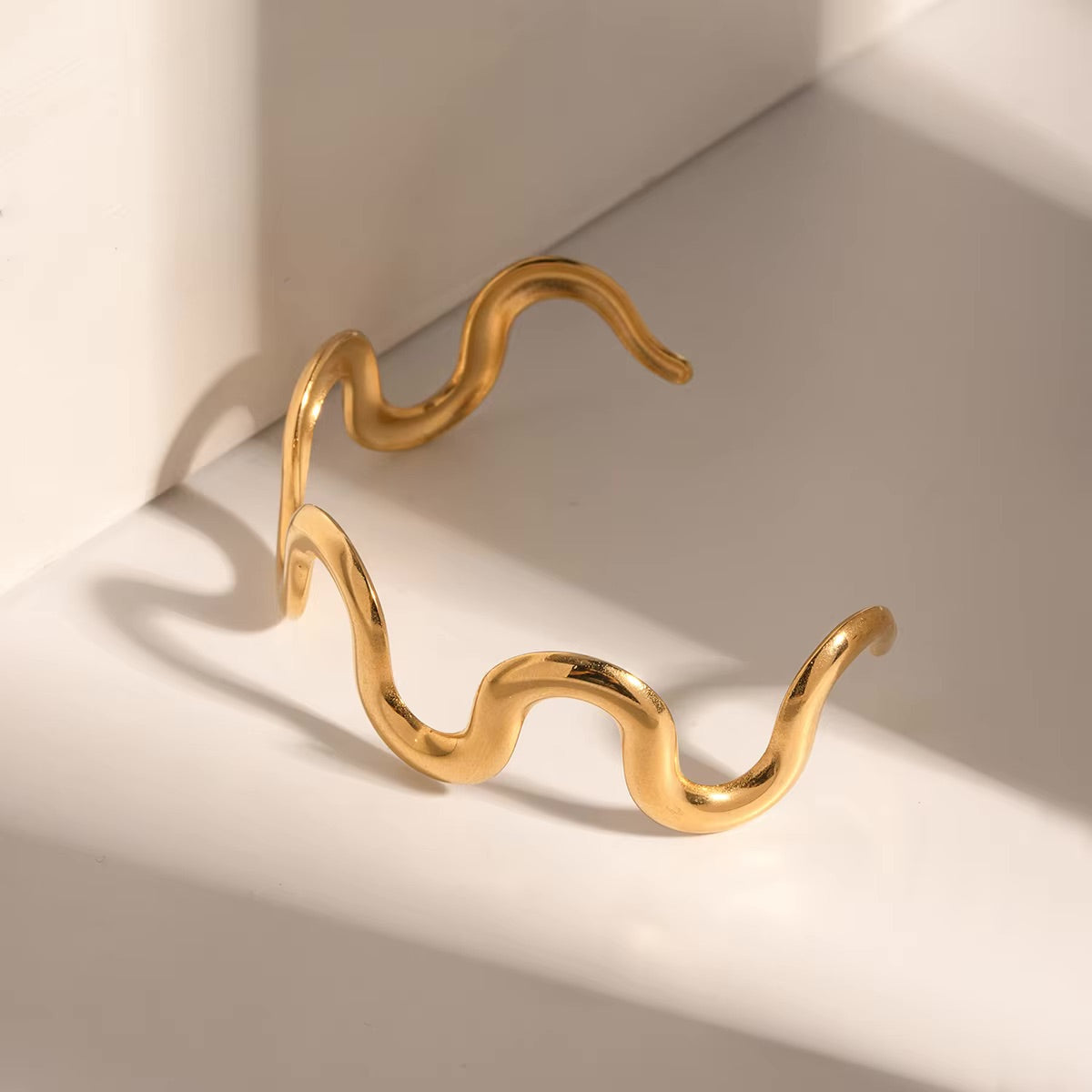 Elegant Gold Swirl Bangle