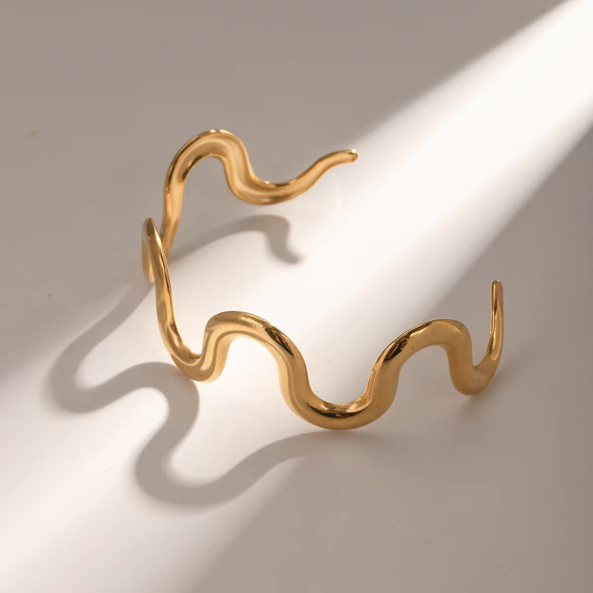 Elegant Gold Swirl Bangle