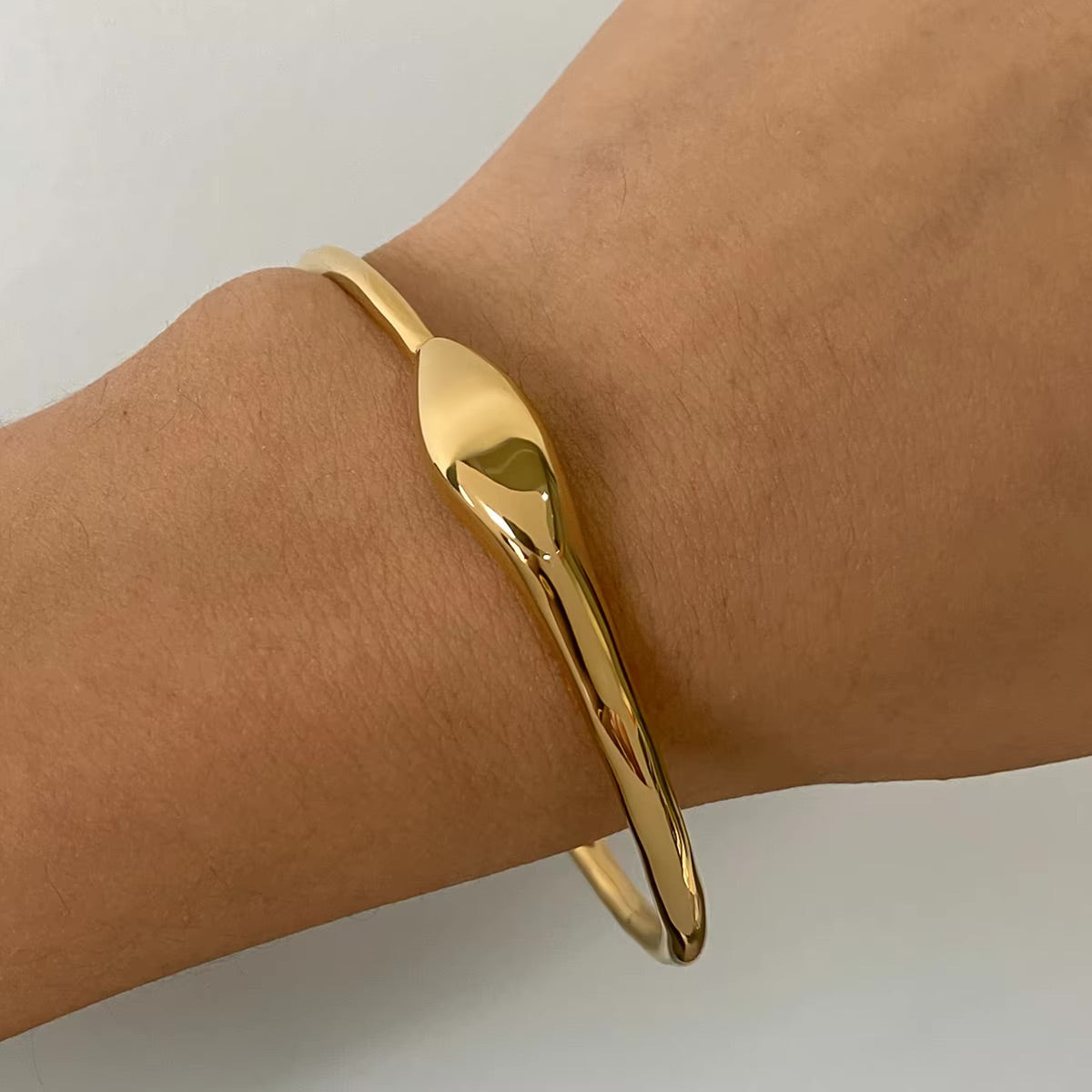 Elegance Gold Bangle