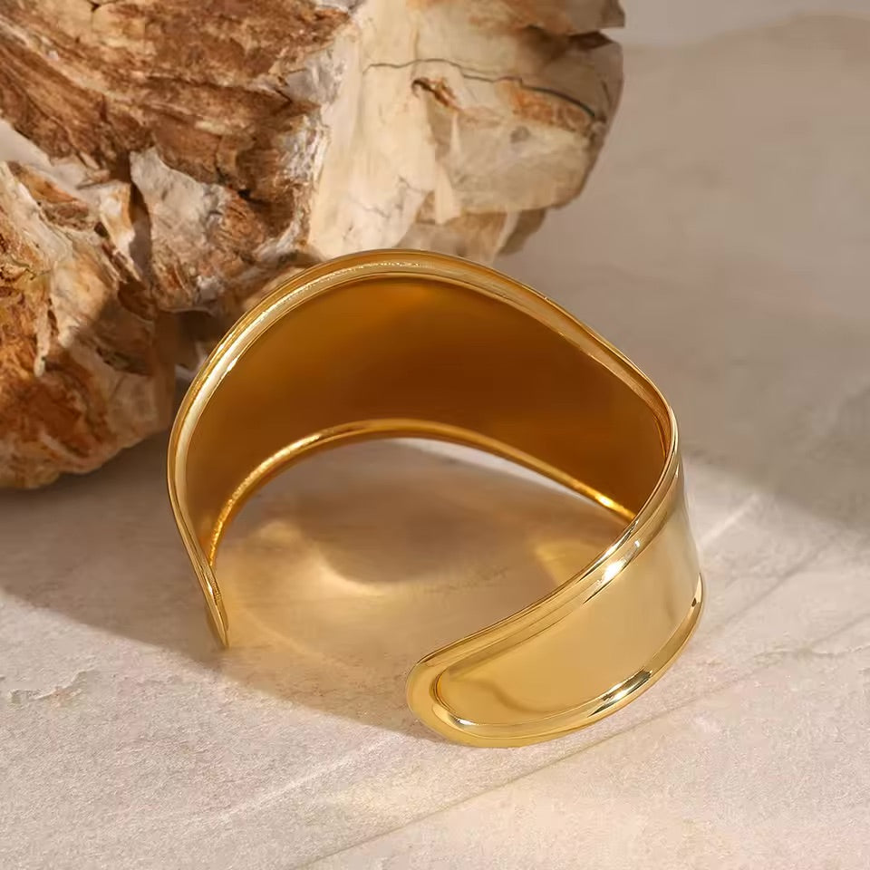 Luxe Flow Gold Bangle