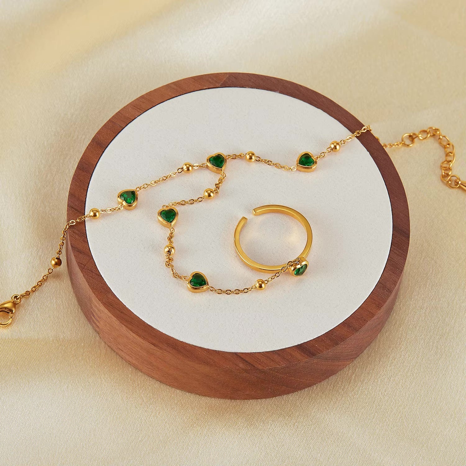 Emerald Heart Hand Chain - Gold