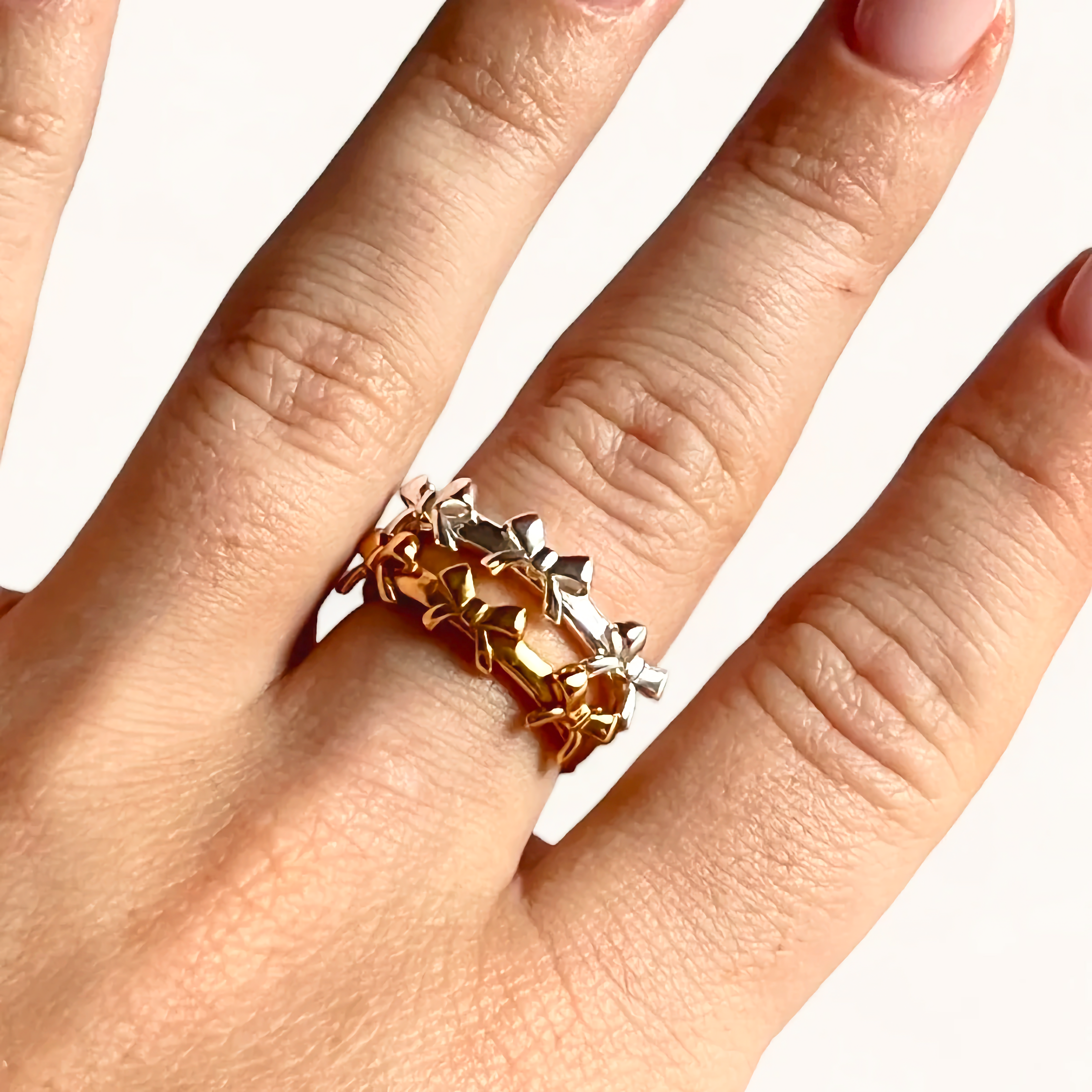 Chic Bow Ring in Yellow Gold
