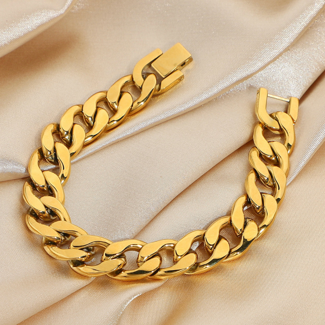 Elegant Gold Chain Bracelet