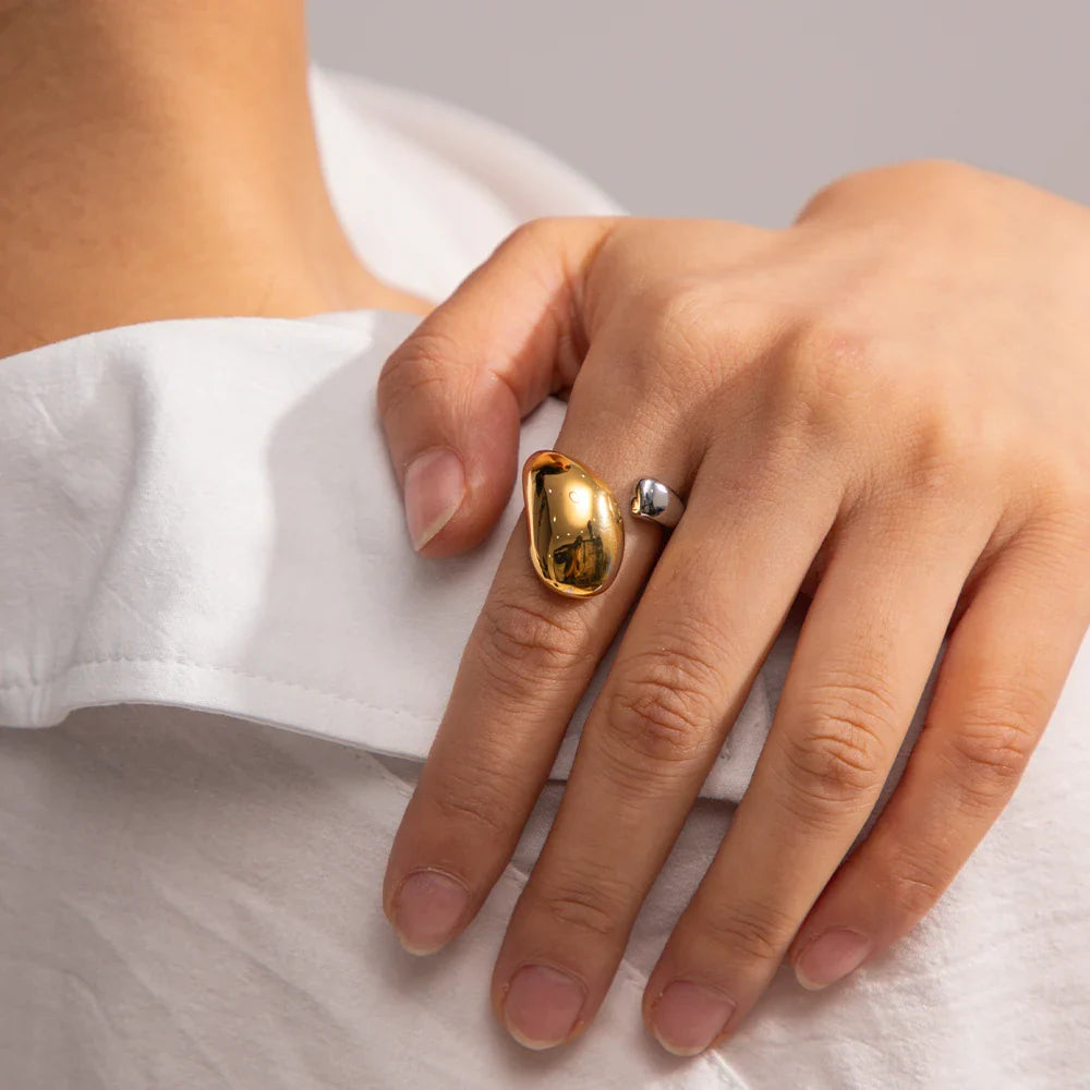 Ethereal Knot Ring