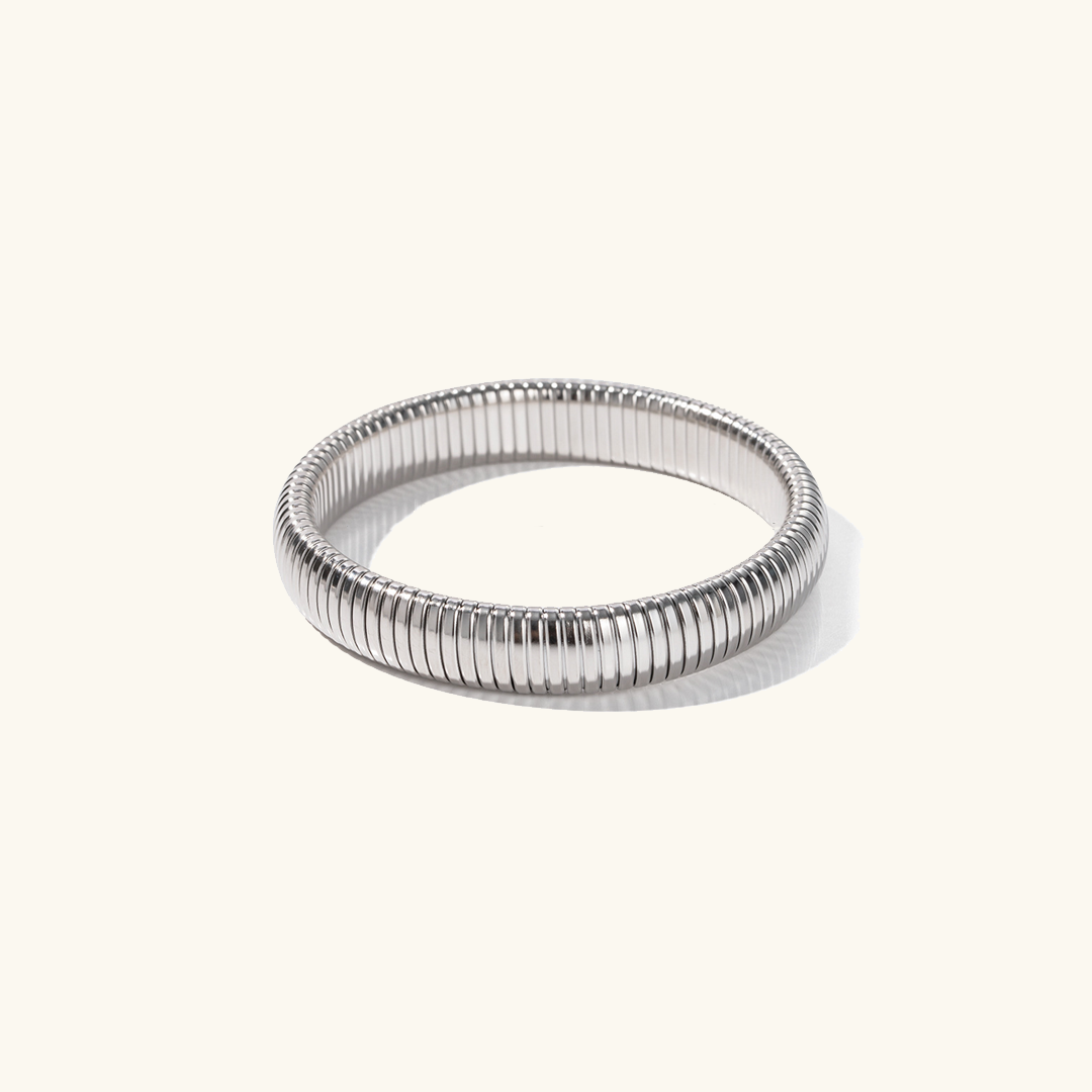 Radiant Gold Circle Bracelet