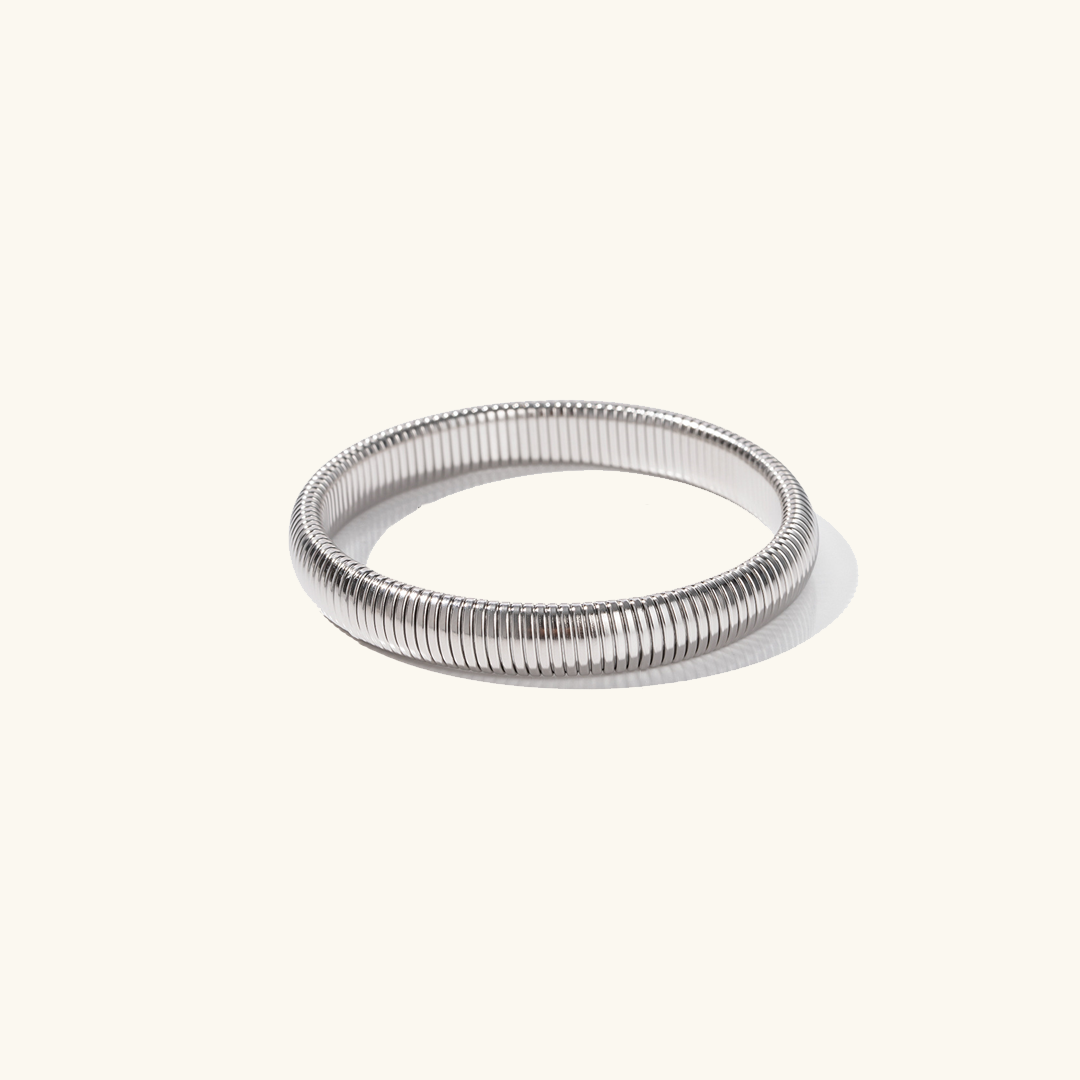 Radiant Gold Circle Bracelet