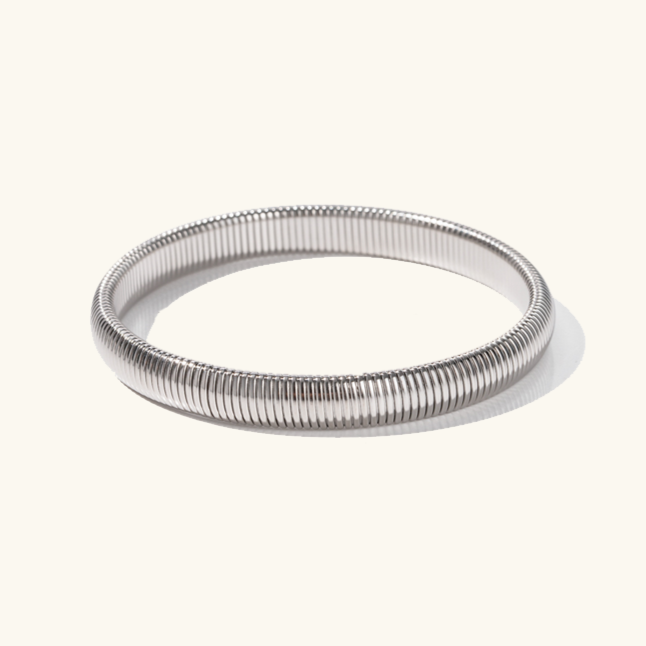 Radiant Gold Circle Bracelet