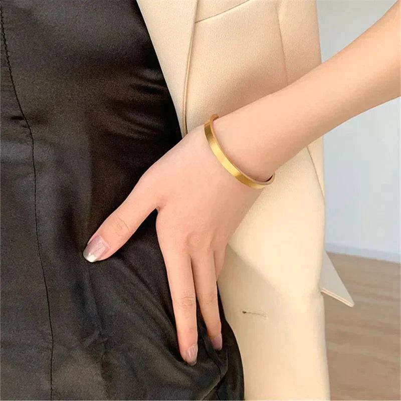 Evelyn Minimalist Gold Cuff