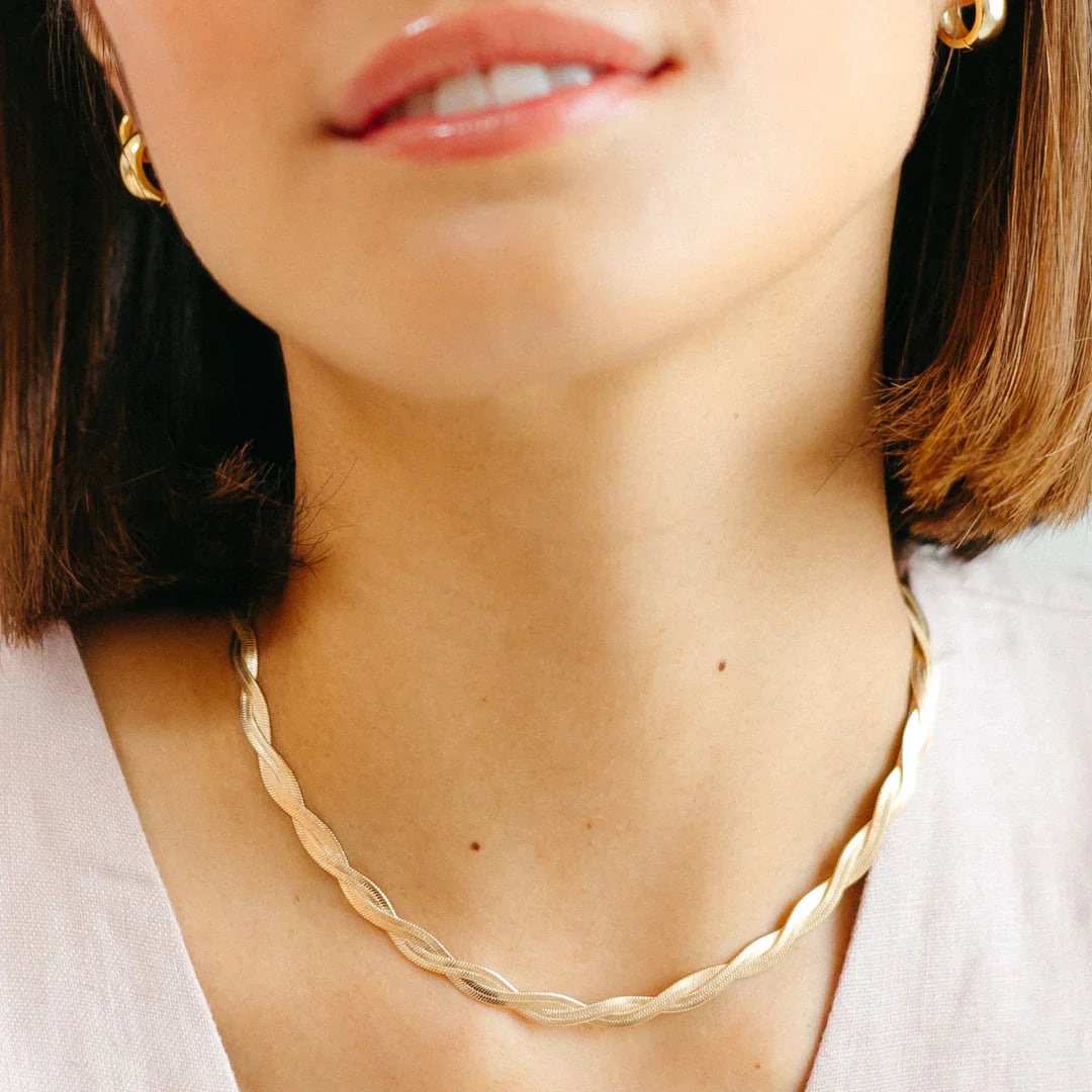 Twisted Elegance Gold Chain Necklace