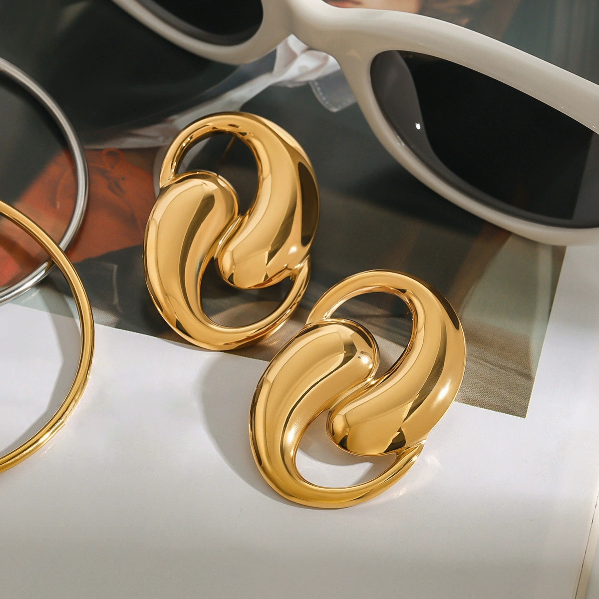 Chic Water Drop Earrings - Gold