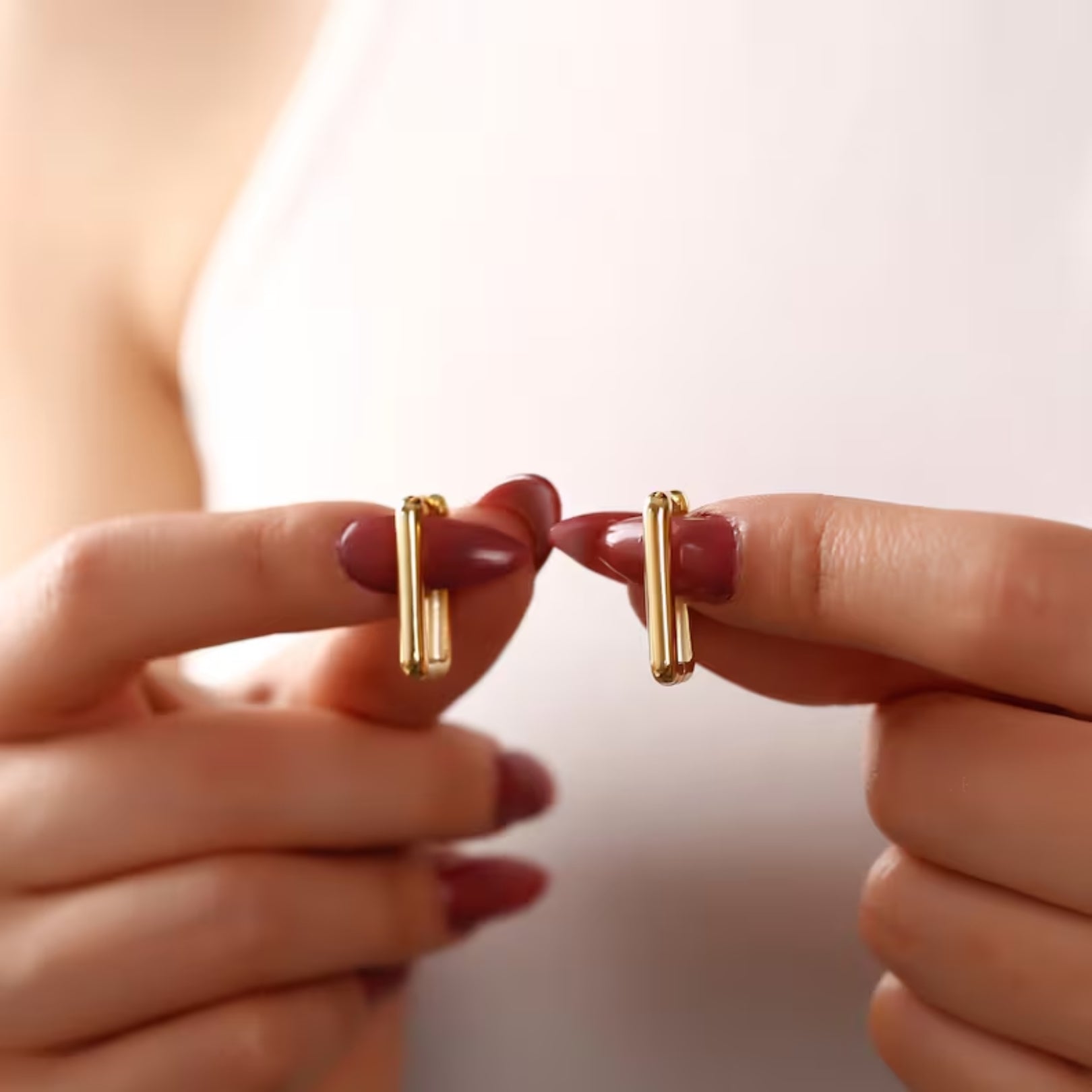 Modern U-Hoops in Gold