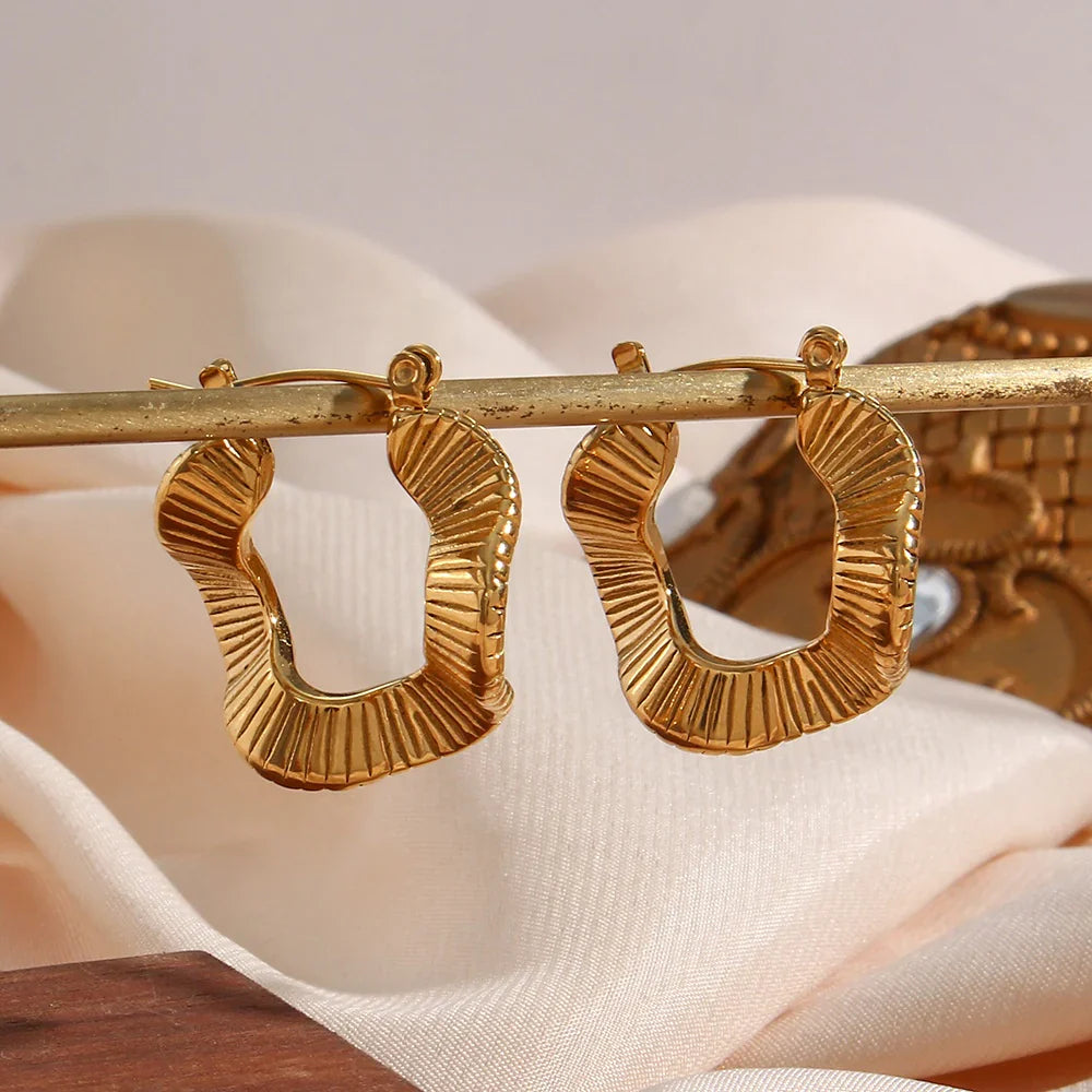 Kinsley Statement Hoops
