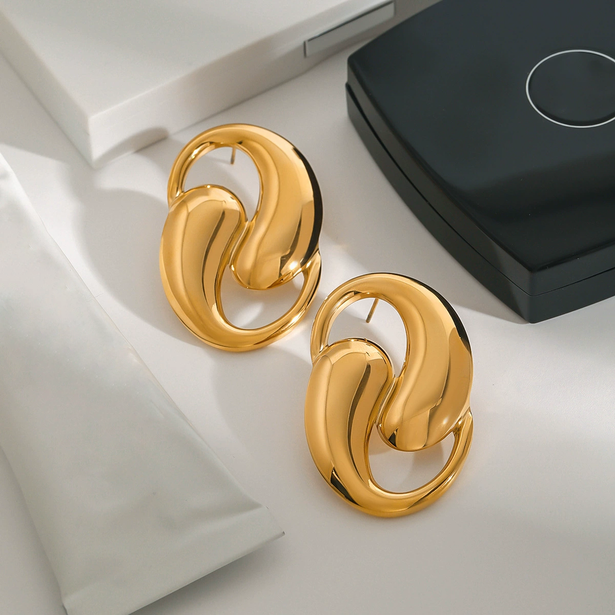 Chic Water Drop Earrings - Gold