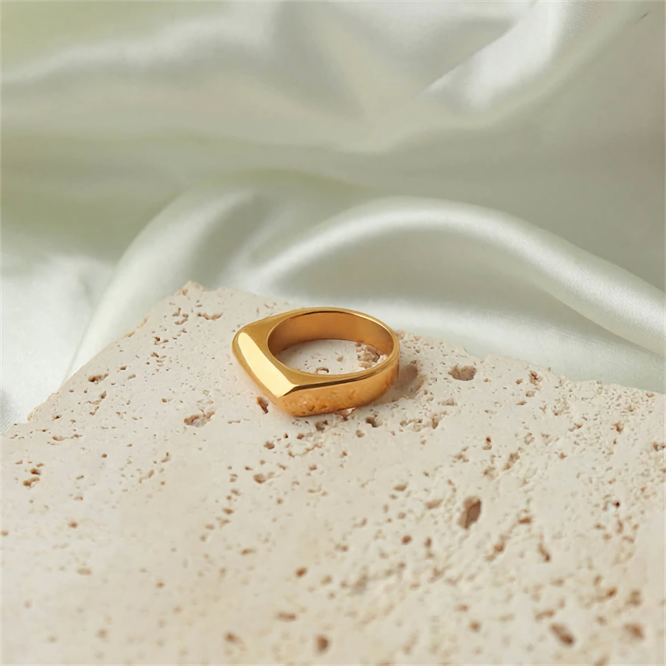 Aura Geometric Gold Ring
