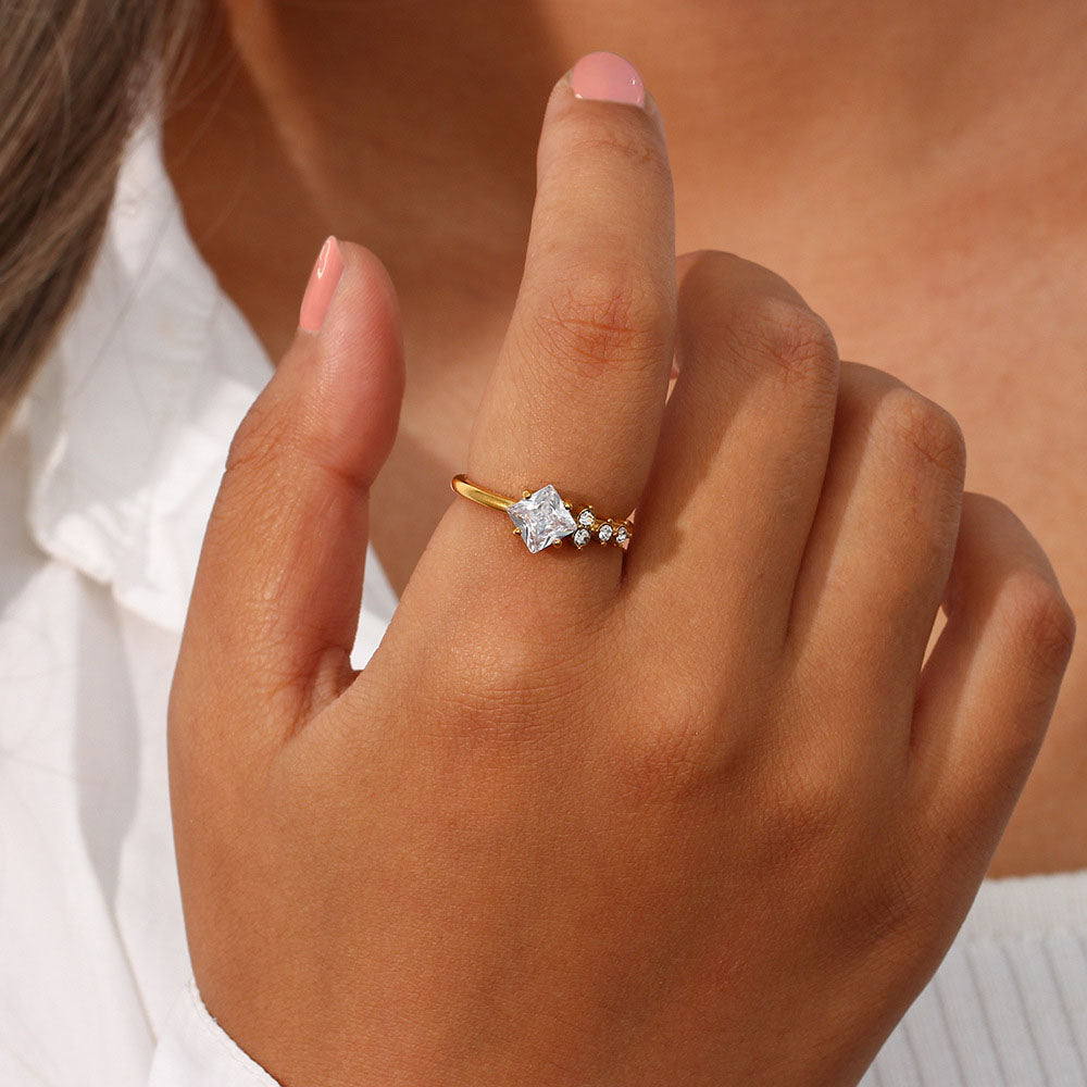 Glimmering Alaia Gold Ring