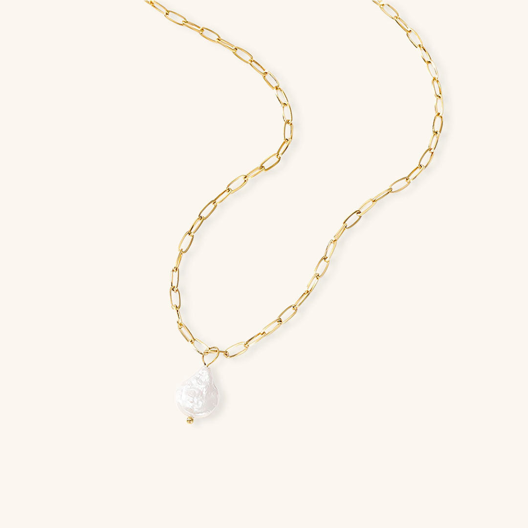 Elegant Pearl Radiance Necklace