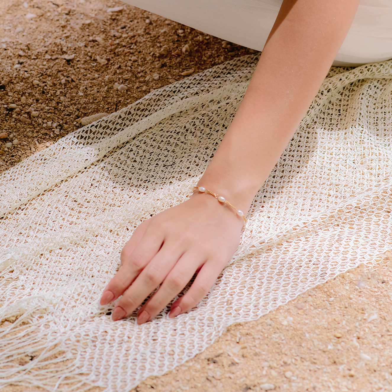 Glimmering Pearl Gold Bracelet