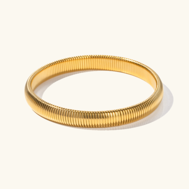Radiant Gold Circle Bracelet