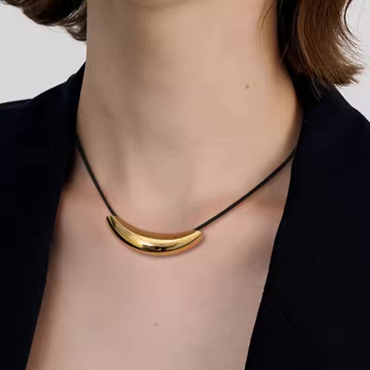 Radiant Gold Curve Necklace