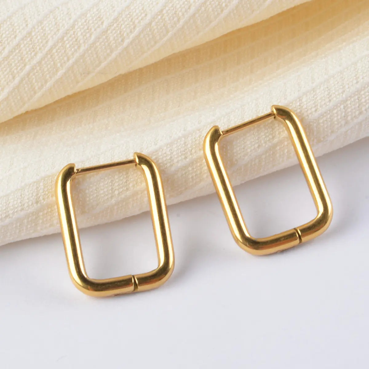 Modern U-Hoops in Gold