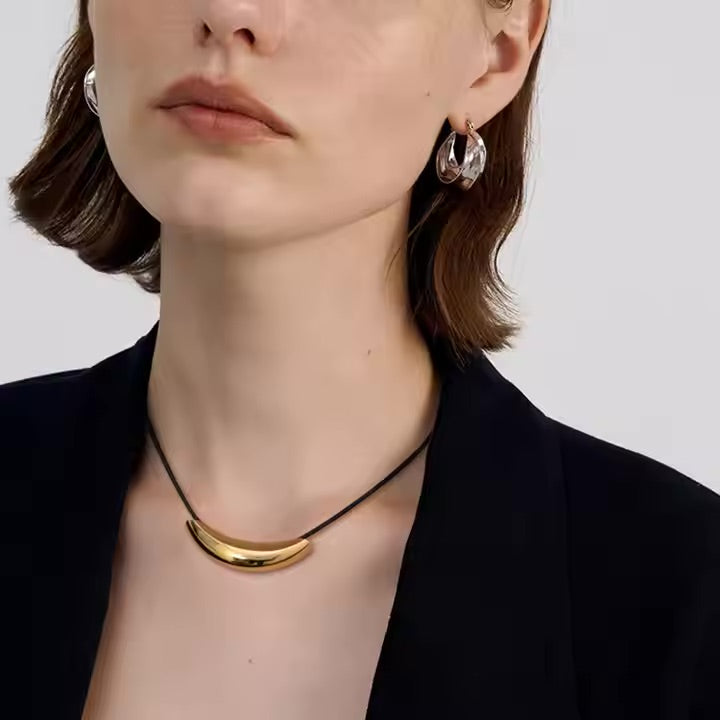 Radiant Gold Curve Necklace