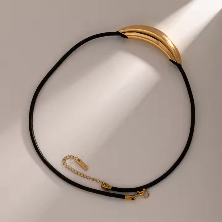 Radiant Gold Curve Necklace