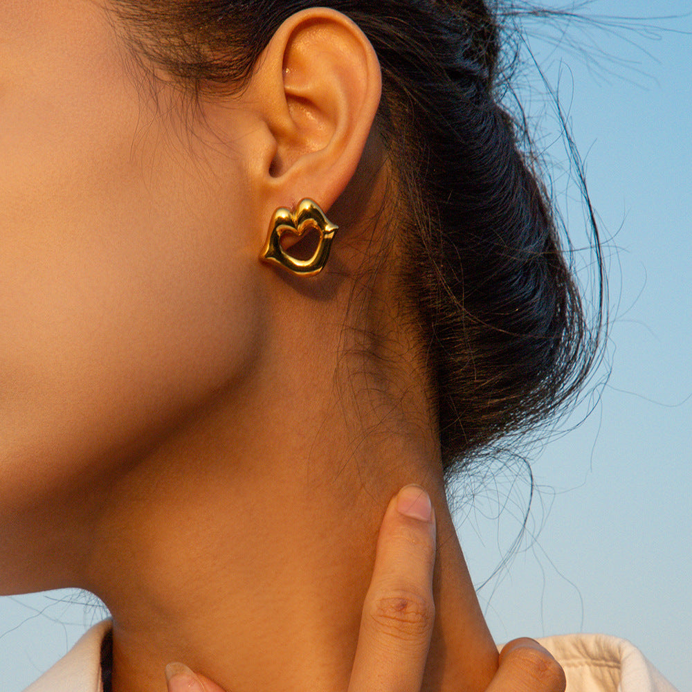 Kissable Curves Gold Earrings