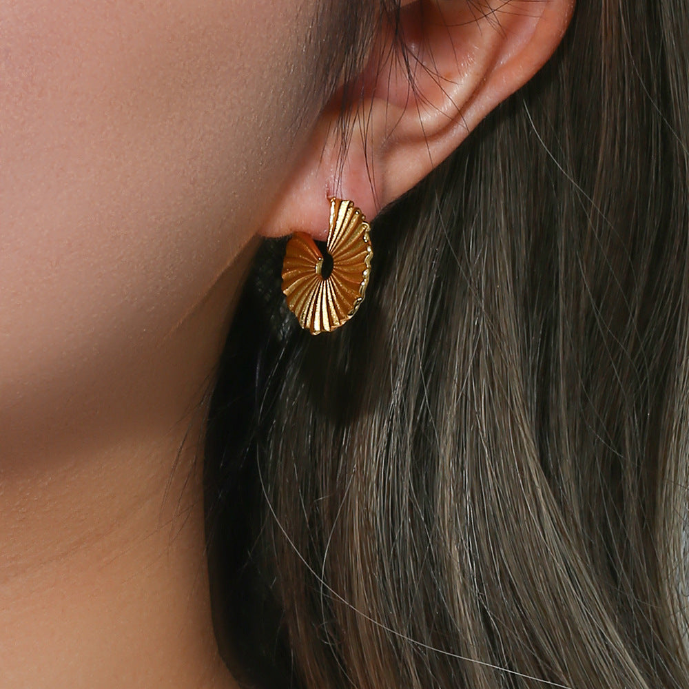 Elegant Wave Gold Earrings