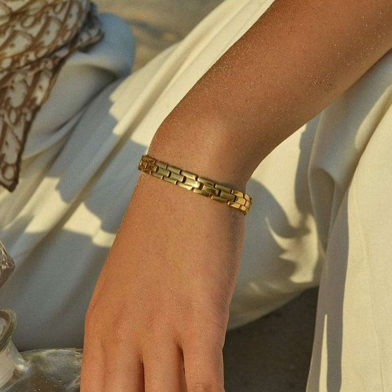 Radiant Gold Chain Bracelet