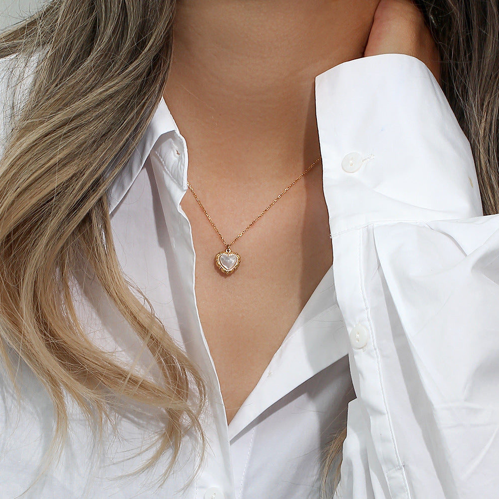 Elegant Pearl Choker