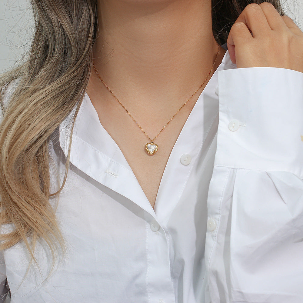 Elegant Pearl Choker
