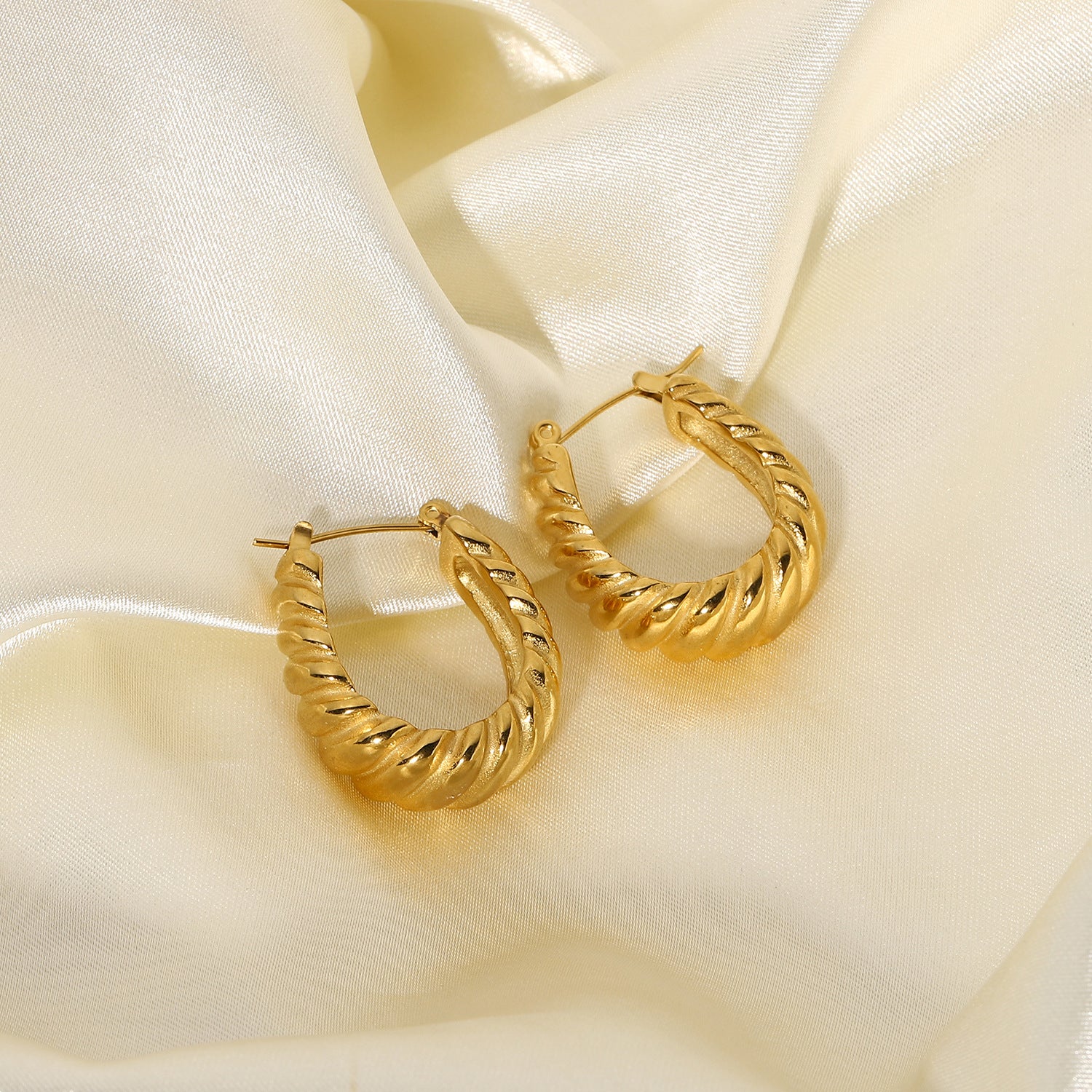 Lina Dazzle Gold Earrings