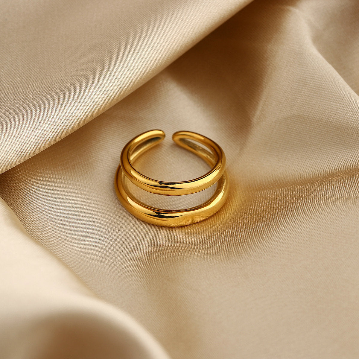 Elegance Gold Band Ring