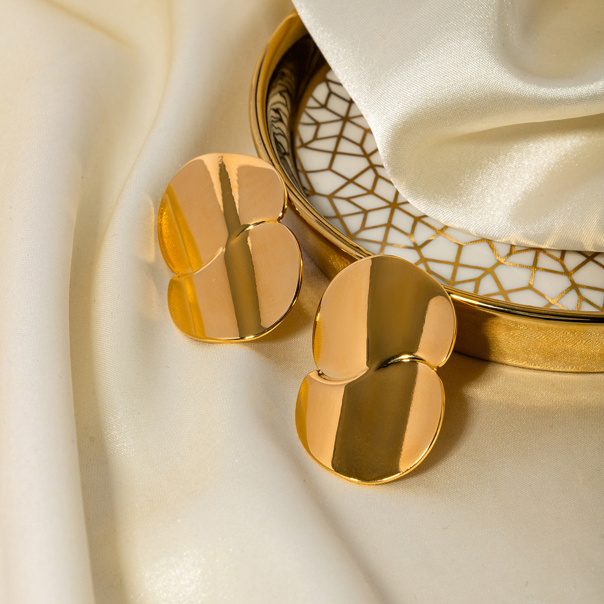 Intertwined Discs Earrings