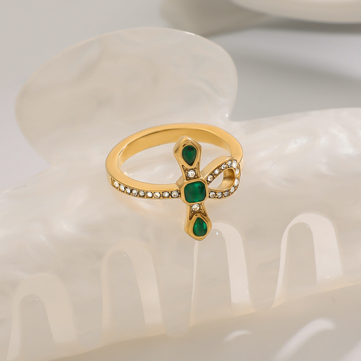 Glimmering Knot Gold Ring