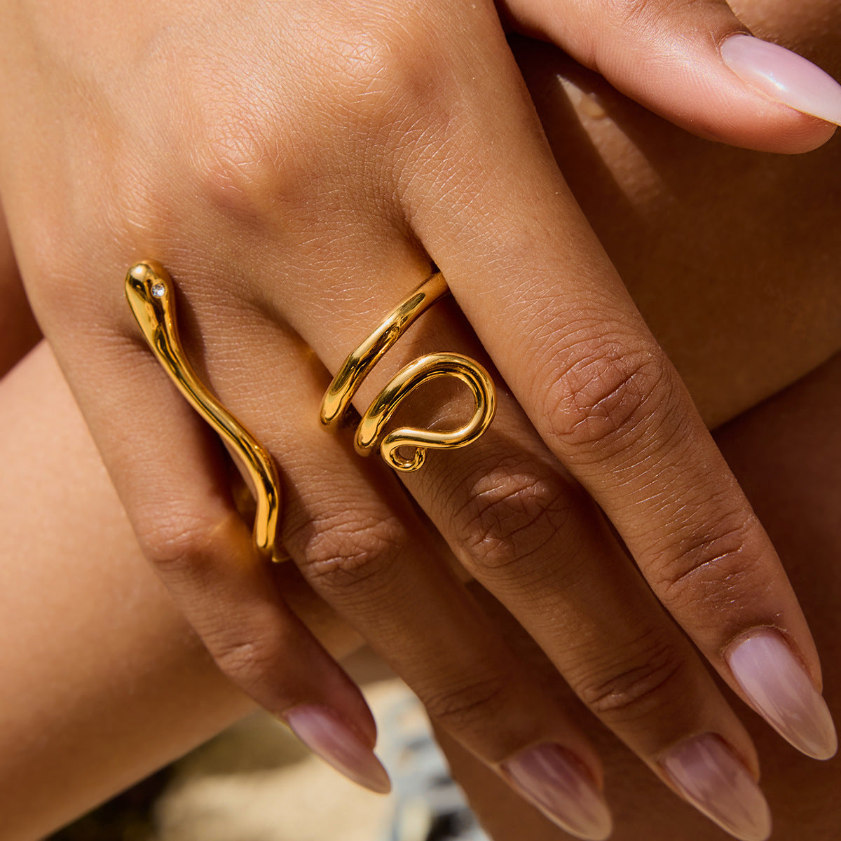 Serpentine Arc Ring - Gold
