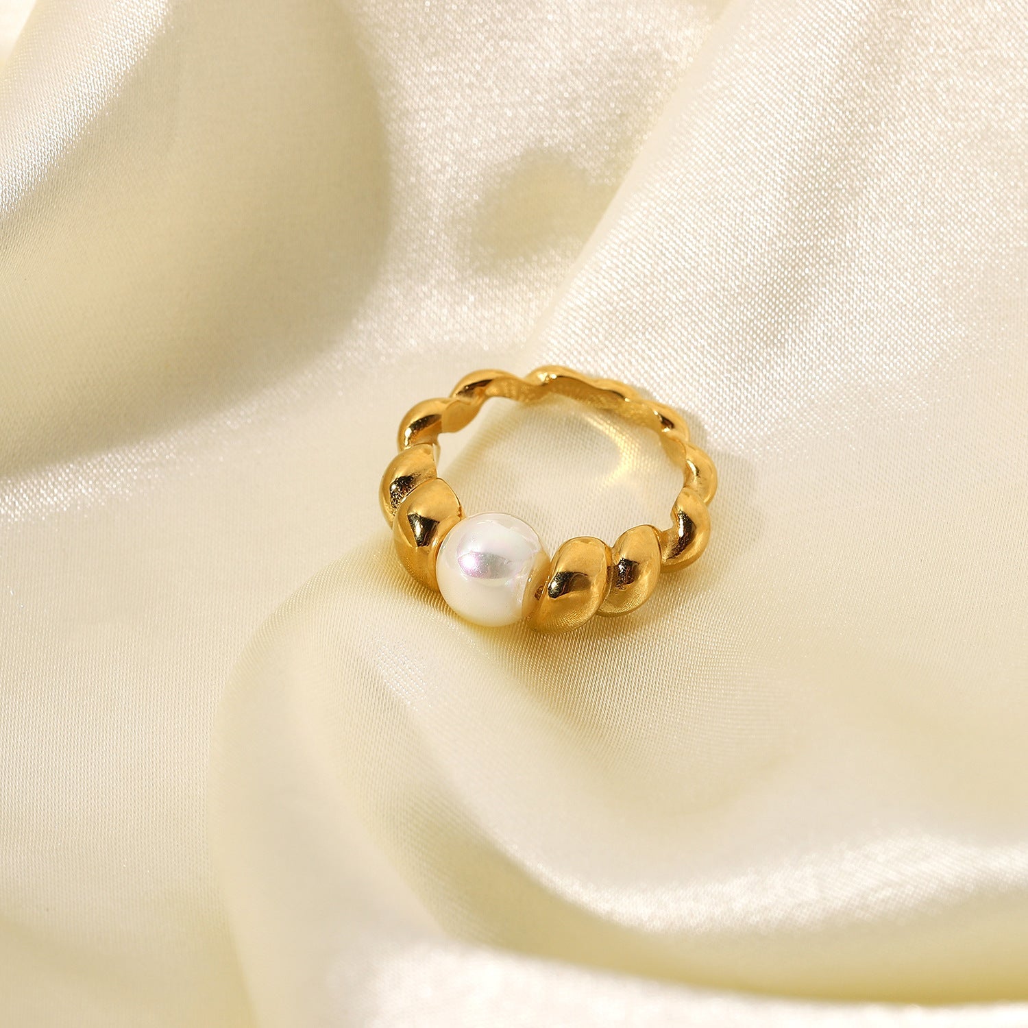 Scarlett Pearl & Gold Ring