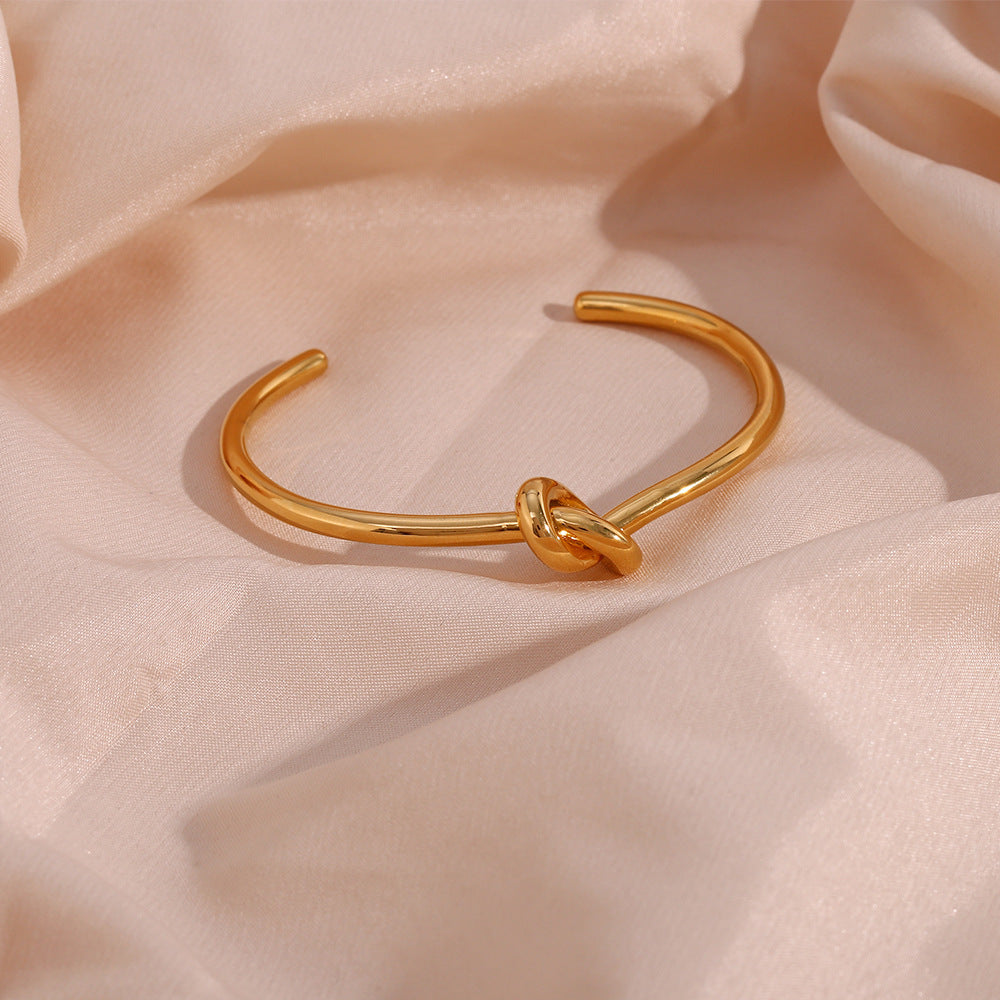 Luxe Gold Bangle - Elegant Statement Piece